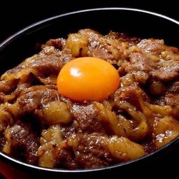 ข้าวสามชั้นสไลค์ผัดซอสญี่ปุ่น