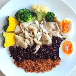 ⭐5.0 (192) - ข้าวทรงเสวย ไรซ์เบอรี่ น้ำพริกคั่วปลาทู ไข่มะตูม เห็ดและผักลวก