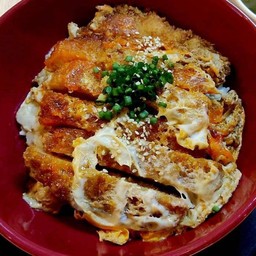 ข้าวหน้าหมูทอดราดไข่