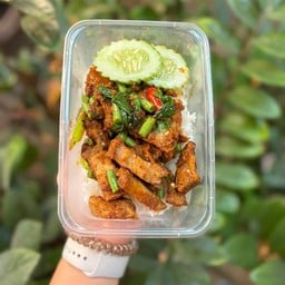 พริกแกงหมูกรอบราดข้าว