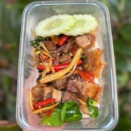 ผัดฉ่าหมูกรอบราดข้าว