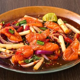 ยำแซลมอนไหลบัว