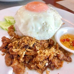 ข้าวหมูทอดกระเทียม