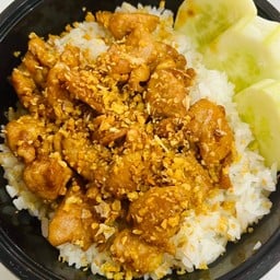 ข้าวหน้าไก่ทอดกระเทียม