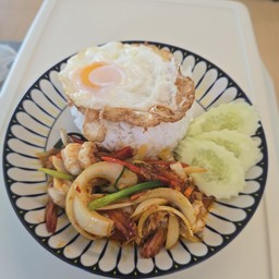 ผัดพริกเผาราดข้าว