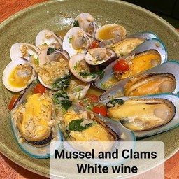 Mussels and Clams with White Wine