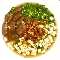 ก๋วยจั๊บดั้งเดิม หมูยอ+เลือด