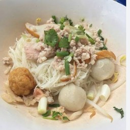 เส้นหมี่แห้งลูกชิ้นปลา