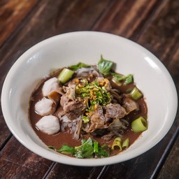 ก๋วยเตี๋ยวเรือหมูตุ๋น