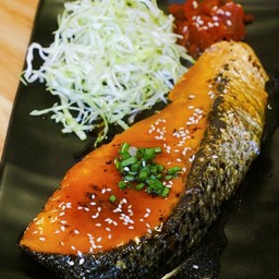 ข้าวหน้าปลาแซลมอน