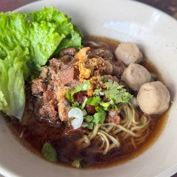 ก๋วยเตี๋ยวเนื้อตุ๋น