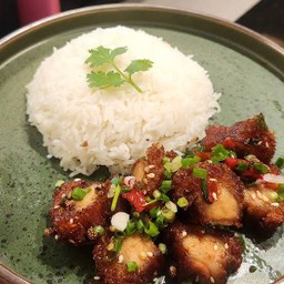 หมูกรอบผัดซอสหม่าล่าราดข้าว