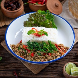 กะเพราหมูพริกแห้งสูตรเข้มข้น(เผ็ดร้อน)