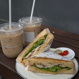 hi-protein chicken sandwich + 2 coffees