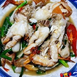 ปูนิ่มผัดต้นหอม