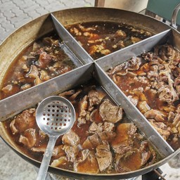 เนื้อตุ๋นกระเทียม กับ ข้าว