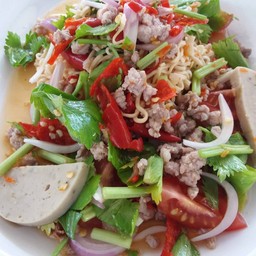 ยำมาม่าหมูสับ+หมูยอ