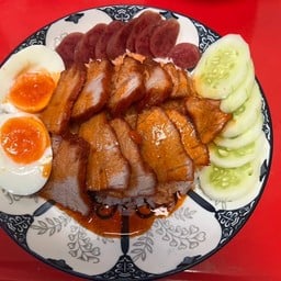 นายนอตข้าวหมูแดงหมูกรอบ