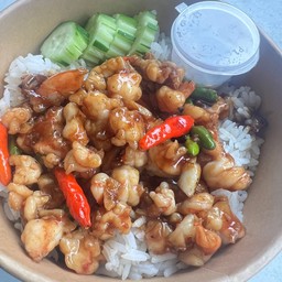 กุ้งสับผัดพริกขี้หนูราดข้าว