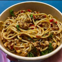 สปาเกตตีกระเพราหมูสับ