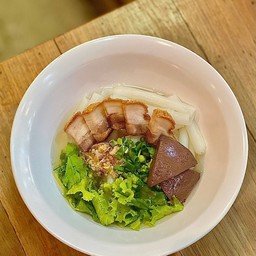 ก๋วยจั๊บหมูกรอบ