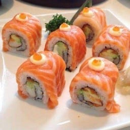 R02 Salmon roll l แซลมอนโรล