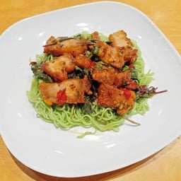 หมี่หยกกระเพราหมูกรอบ