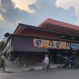 ตลาดสนามหญ้า