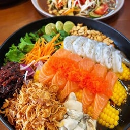 ยำสามสหาย (แซลม่อน+กุ้ง+หอยนางรม)