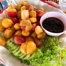 ลูกชิ้นทอด รวม 200 บาท