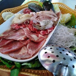 แจ่วฮ้อนรวมหมูเนื้อทะเลเล็ก