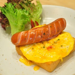 SMOKED PORK SAUSAGE & EGG TOAST
