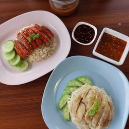 ข้าวมันไก่แม่จินดา ศรีสุนทร