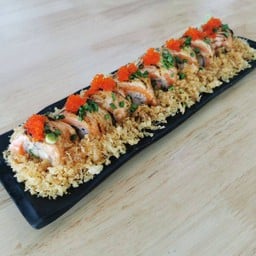R03 Salmon crunchy roll l แซลมอนอาบุริ ครั้นชี่โรล
