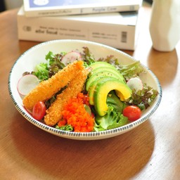 สลัดกุ้งทอดอโวคาโดไข่กุ้งน้ำสลัดครีมงาขาวคั่ว