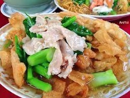 ราดหน้าเส้นทอด