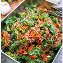 ผัดเผ็ดปลาดุกทอดกรอบ