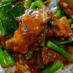 ข้าวเครื่องหมูกรอบ