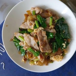 ผัดซีอิ้วไก่