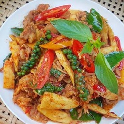 ผัดเผ็ดใส่หน่อไม้