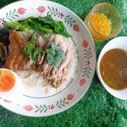 ลุงเปี๊ยก  ข้าวขาหมู&เกาเหลาเลือดหมู