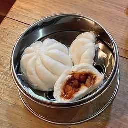 เปาหมูแดง