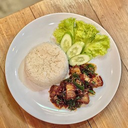 ข้าวกะเพราหมูกรอบ