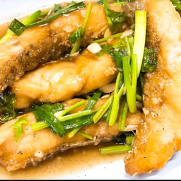 เนื้อปลากระพงผัดคื่นไฉ้