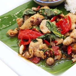 กะเพราหมูชิ้น (กับข้าว)