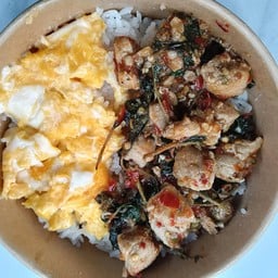 ไข่ข้นกระเพราไก่