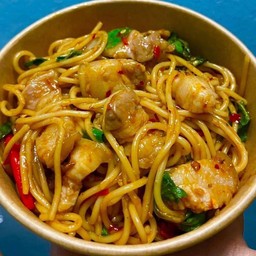 สปาเกตตีกระเพราหมูชิ้น