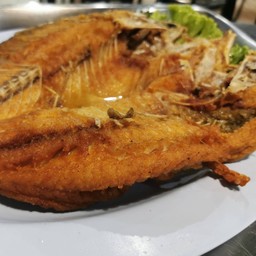 ปลากะพงทอดกระเทียม