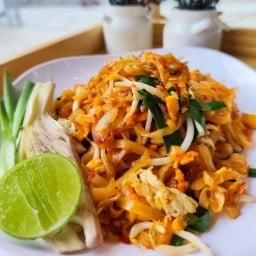 เตี๋ยวคั่วไก่ สุกี้แห้ง ผัดไทย หอยทอด ร้านตรังค์ 789