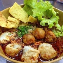 ก๋วยเตี๋ยวลูกชิ้นแคะเยาวราช